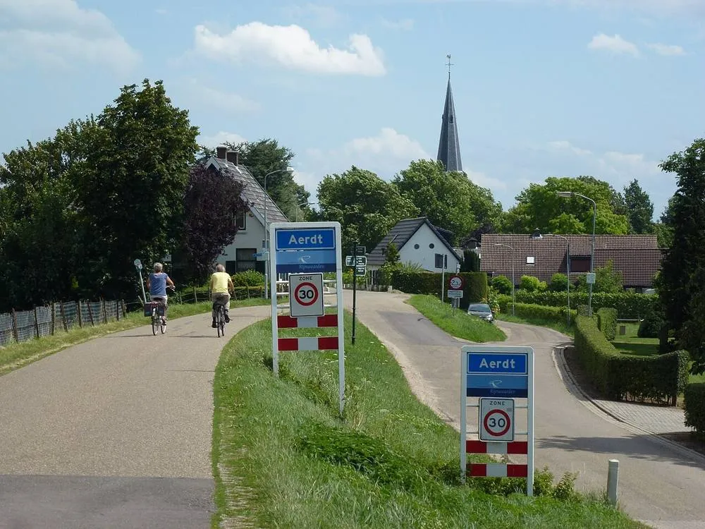 Aerdt: Rijnwaarden, Aerdt entreeborden en kerk RM 21959